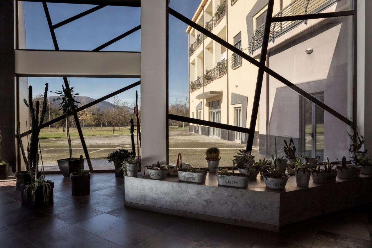 Manhattan Village Hotel Sulmona Exteriör bild