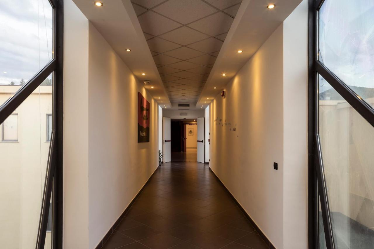 Manhattan Village Hotel Sulmona Exteriör bild